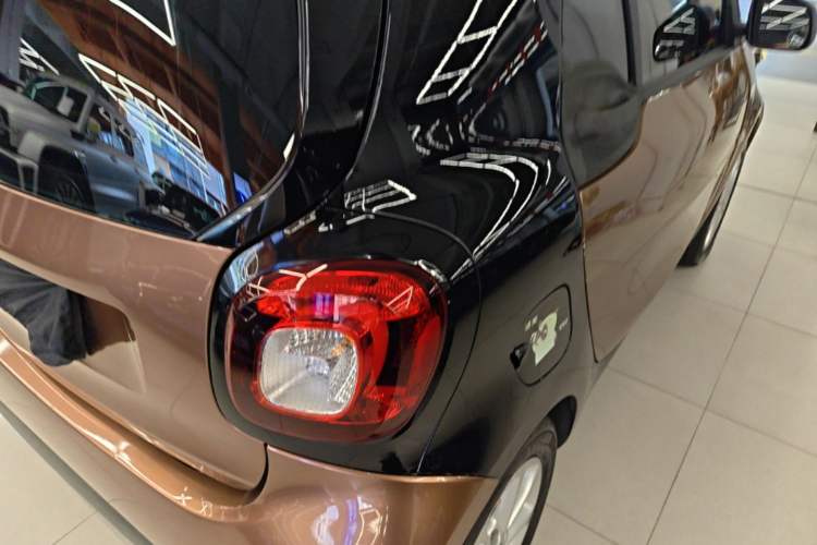 Used smart fortwo 2015 1.0L 52 kW hardtop Dynamic version Right Rear Taillight