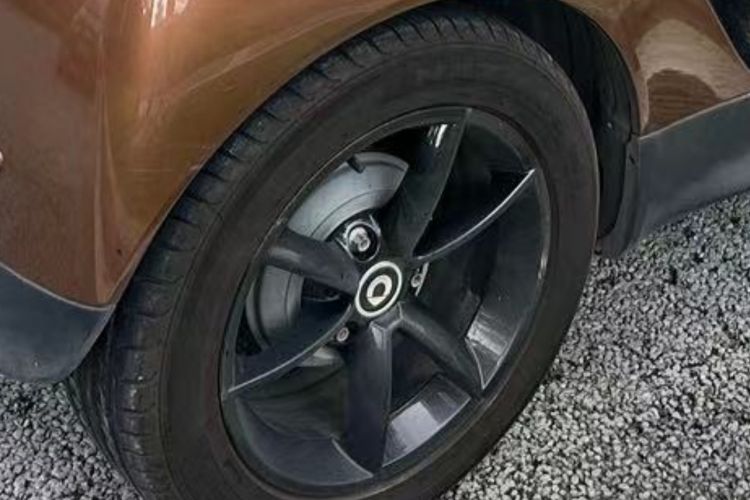 Used smart fortwo 2015 1.0 MHD New Year Special Edition Right Rear Wheel Hub