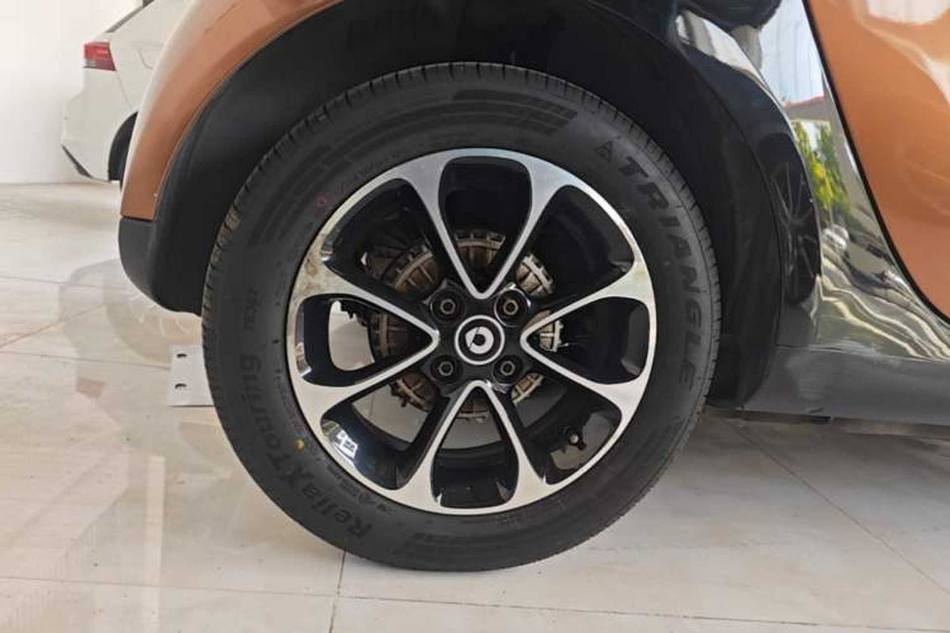 Used smart fortwo 2015 1.0L 52 kW Hardtop Passion Edition Right Rear Wheel Hub