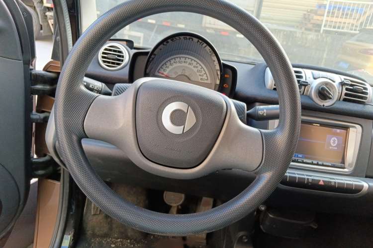 Used smart fortwo 2015 1.0 MHD New Year Special Edition Steering Wheel