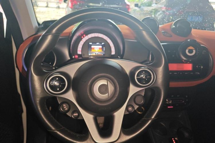 Used smart fortwo 2015 1.0L 52 kW Hardtop Passion Edition Steering Wheel