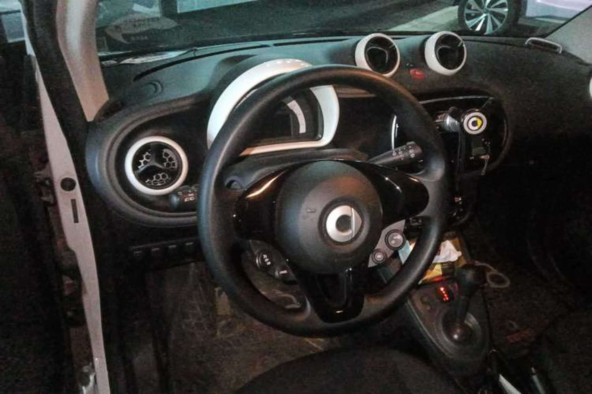 Used smart fortwo 2015 1.0L 52 kW hardtop Dynamic version Steering Wheel