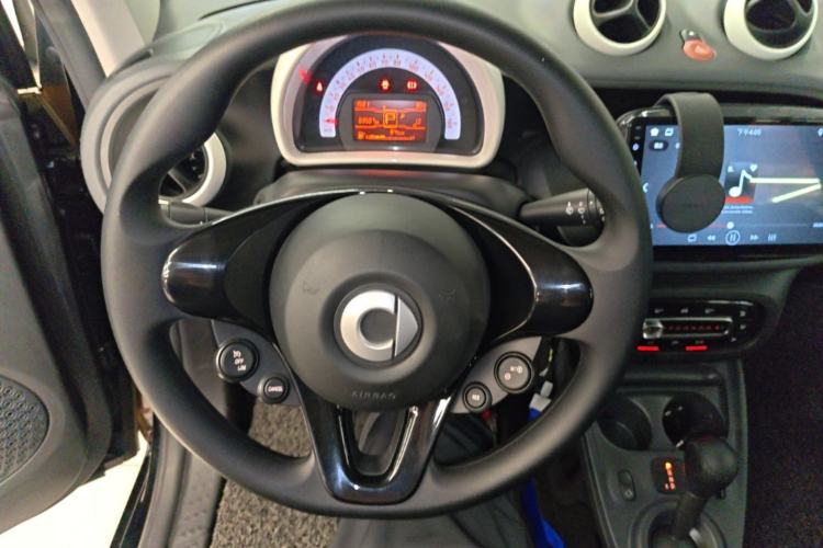 Used smart fortwo 2015 1.0L 52 kW hardtop Dynamic version Steering Wheel