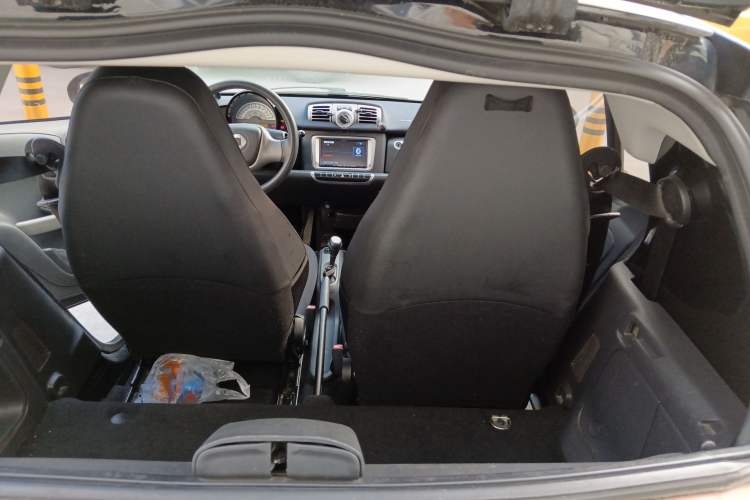 Used smart fortwo 2015 1.0 MHD New Year Special Edition Trunk