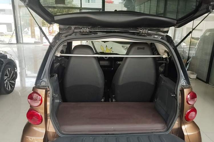 Used smart fortwo 2015 1.0 MHD New Year Special Edition Trunk