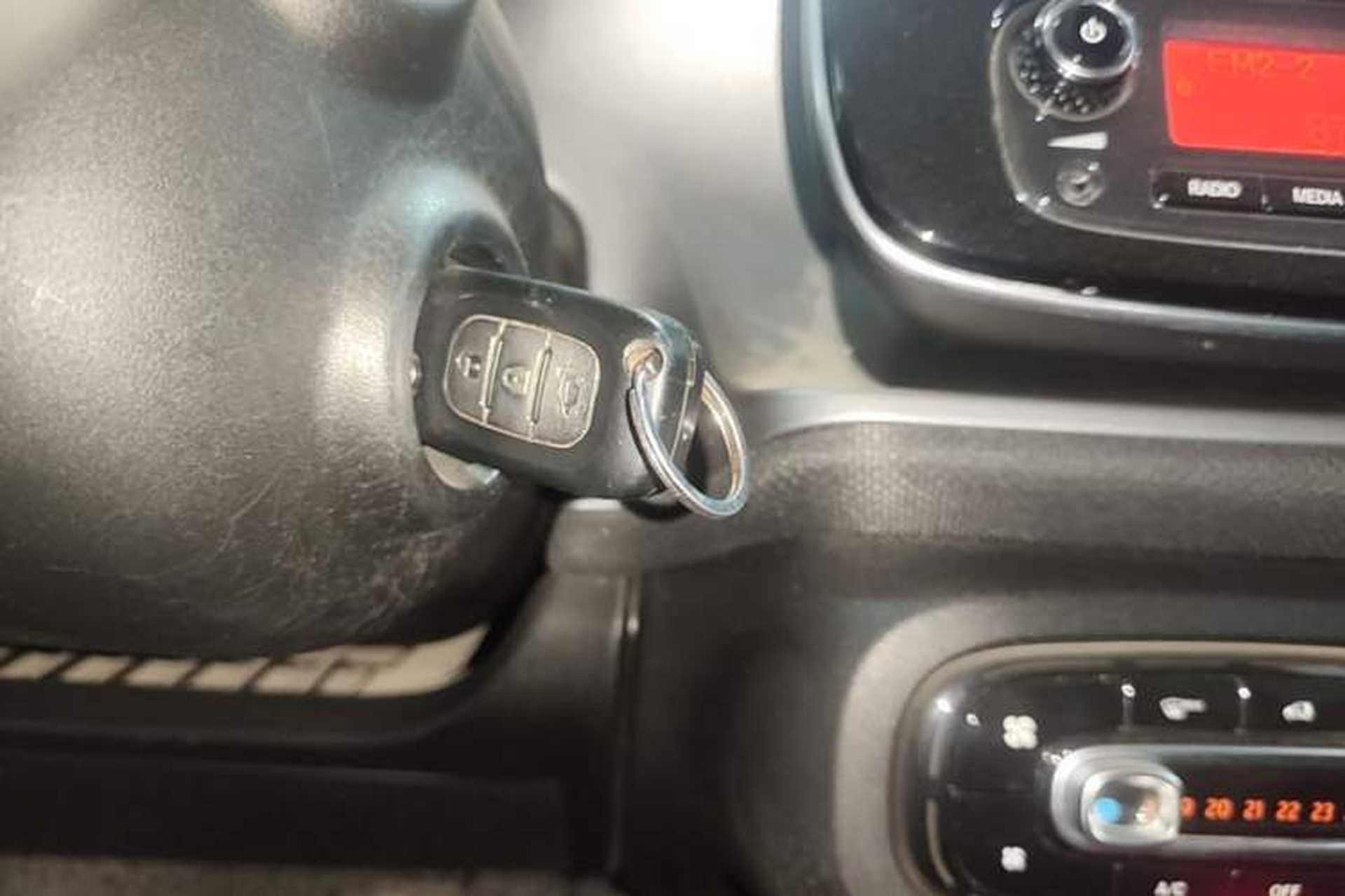 Used smart fortwo 2015 1.0L 52 kW Hardtop Passion Edition Vehicle Key