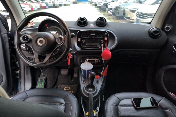 Used smart fortwo 2015 1.0L 52 kW Hardtop Passion Edition Center Console