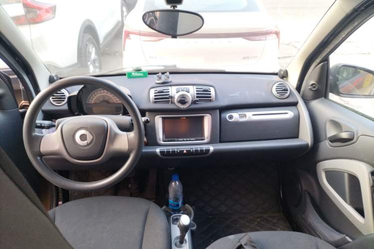 Used smart fortwo 2015 1.0 MHD New Year Special Edition Center Console