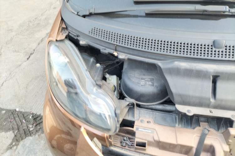 Used smart fortwo 2015 1.0 MHD New Year Special Edition Engine Bay Right