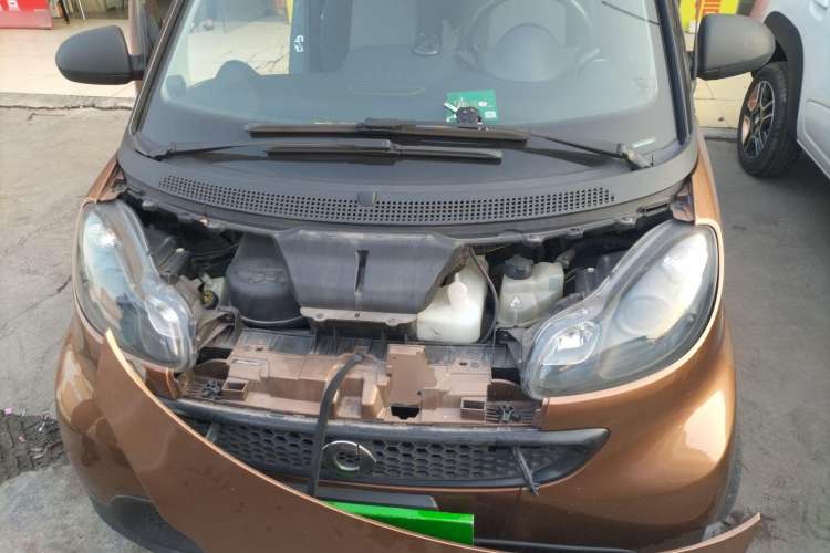 Used smart fortwo 2015 1.0 MHD New Year Special Edition Engine Bay