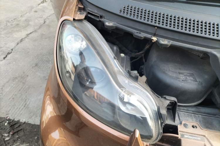 Used smart fortwo 2015 1.0 MHD New Year Special Edition Right Front Headlight
