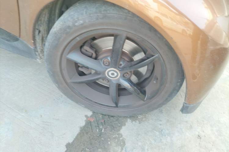 Used smart fortwo 2015 1.0 MHD New Year Special Edition Right Front Wheel Hub