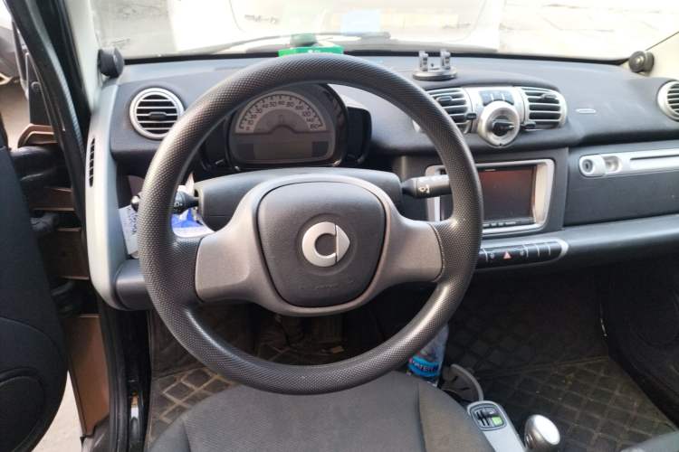 Used smart fortwo 2015 1.0 MHD New Year Special Edition Steering Wheel