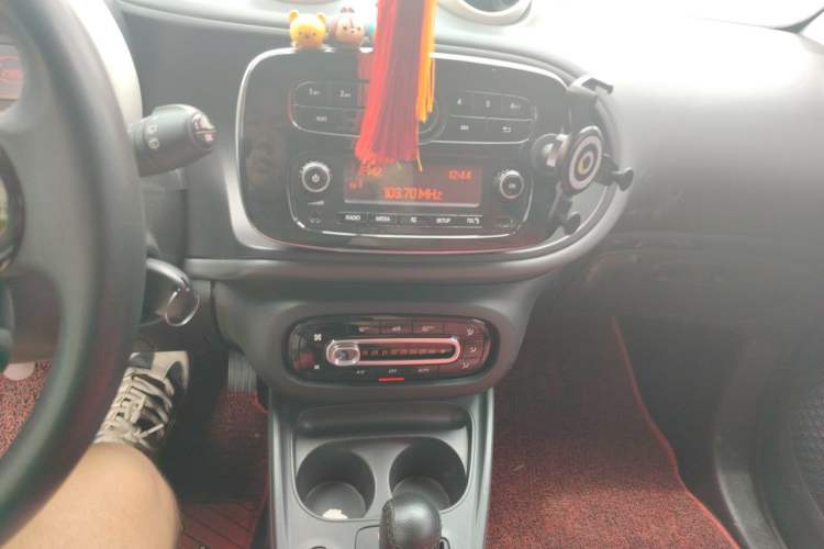 Used smart fortwo 2015 1.0L 52 kW hardtop Dynamic version Audio And AC Panel