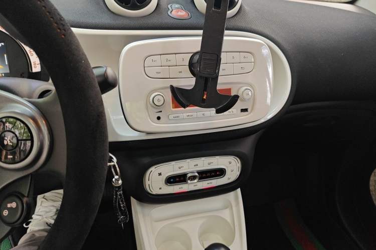 Used smart fortwo 2015 1.0L 52 kW Hardtop Passion Edition Audio And AC Panel
