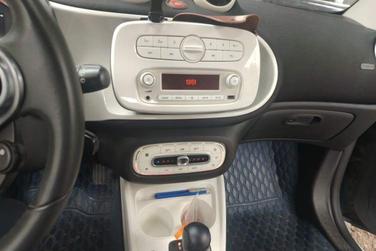 Used smart fortwo 2015 1.0L 52 kW Hardtop Passion Edition Audio And AC Panel