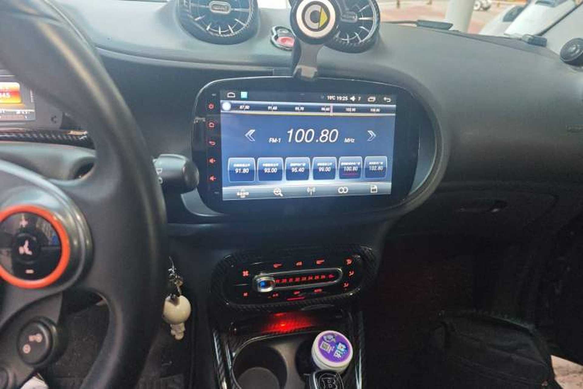 Used smart fortwo 2015 1.0L 52 kW hardtop Dynamic version Audio And AC Panel
