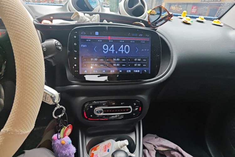 Used smart fortwo 2015 1.0L 52 kW hardtop Dynamic version Audio And AC Panel