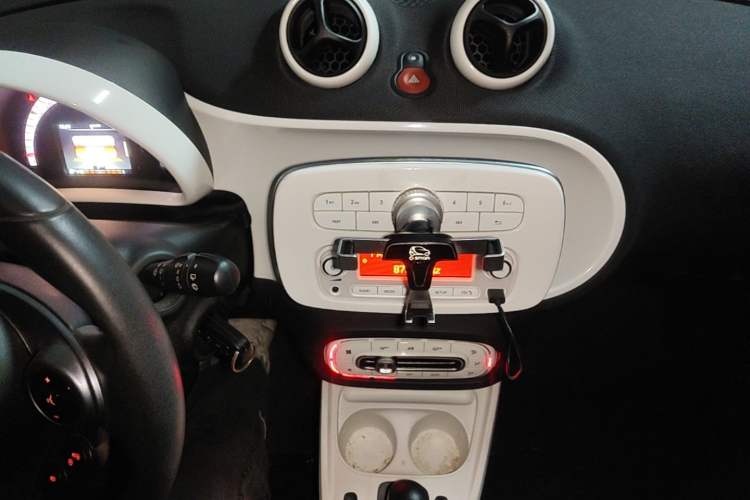 Used smart fortwo 2015 1.0L 52 kW Hardtop Passion Edition Audio And AC Panel