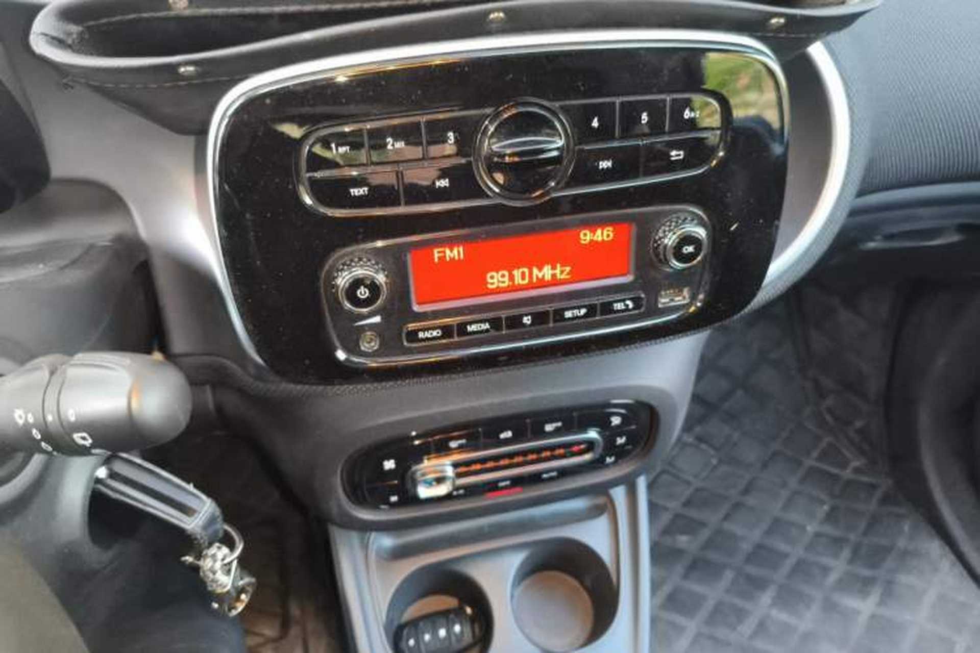 Used smart fortwo 2015 1.0L 52 kW Hardtop Passion Edition Audio And AC Panel