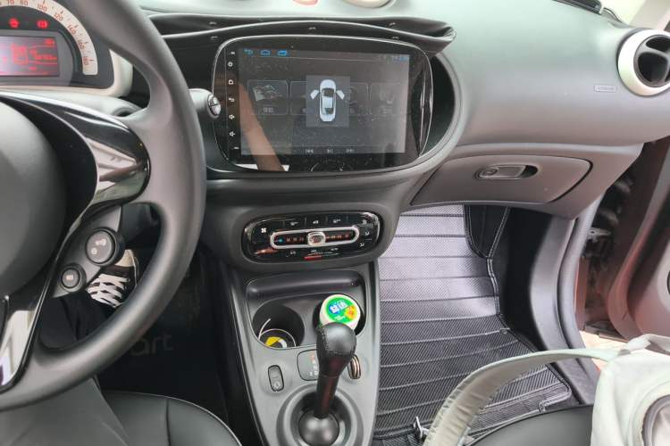 Used smart fortwo 2015 1.0L 52 kW hardtop Dynamic version Audio And AC Panel