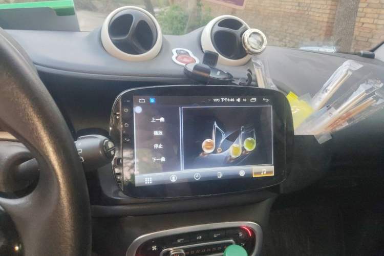 Used smart fortwo 2015 1.0L 52 kW hardtop Dynamic version Audio And AC Panel
