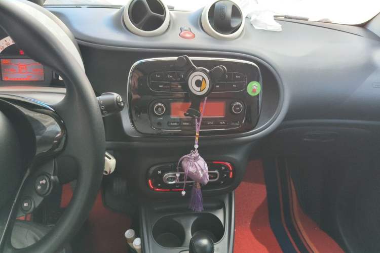 Used smart fortwo 2015 1.0L 52 kW hardtop Dynamic version Audio And AC Panel