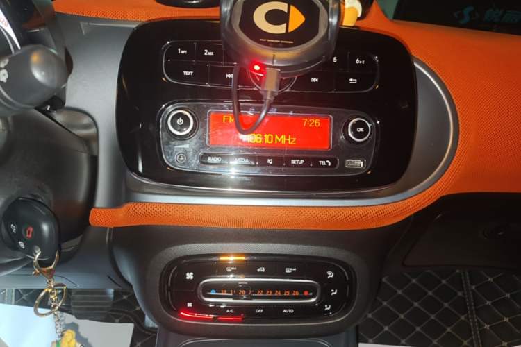 Used smart fortwo 2015 1.0L 52 kW Hardtop Passion Edition Audio And AC Panel