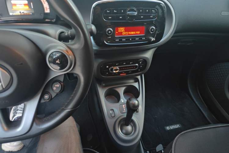 Used smart fortwo 2015 1.0L 52 kW Hardtop Passion Edition Audio And AC Panel