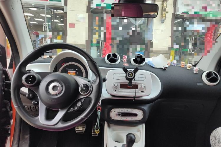 Used smart fortwo 2015 1.0L 52 kW Hardtop Passion Edition Center Console