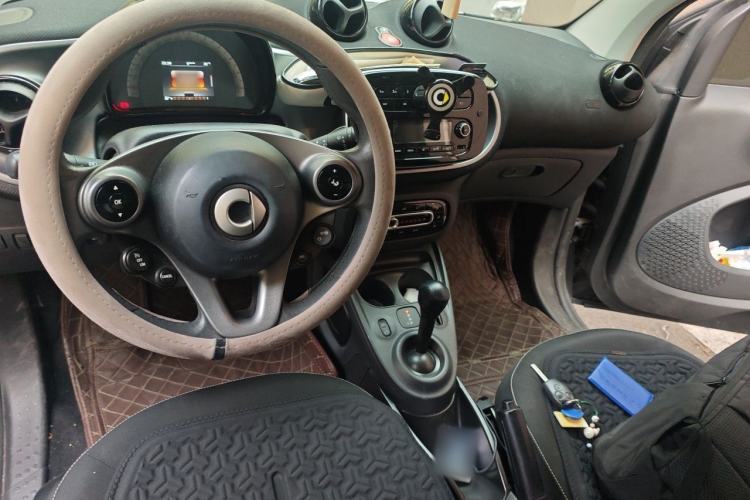 Used smart fortwo 2015 1.0L 52 kW Hardtop Passion Edition Center Console