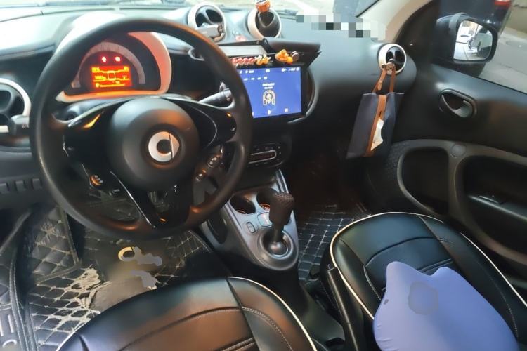 Used smart fortwo 2015 1.0L 52 kW hardtop Dynamic version Center Console