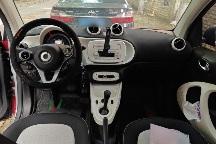 Used smart fortwo 2015 1.0L 52 kW Hardtop Passion Edition Center Console