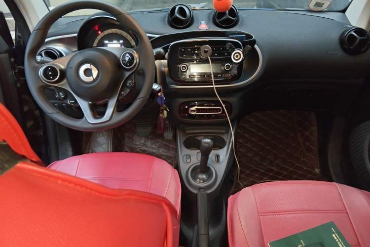 Used smart fortwo 2015 1.0L 52 kW Hardtop Passion Edition Center Console