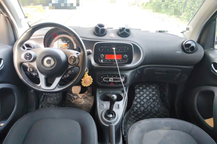 Used smart fortwo 2015 1.0L 52 kW Hardtop Passion Edition Center Console