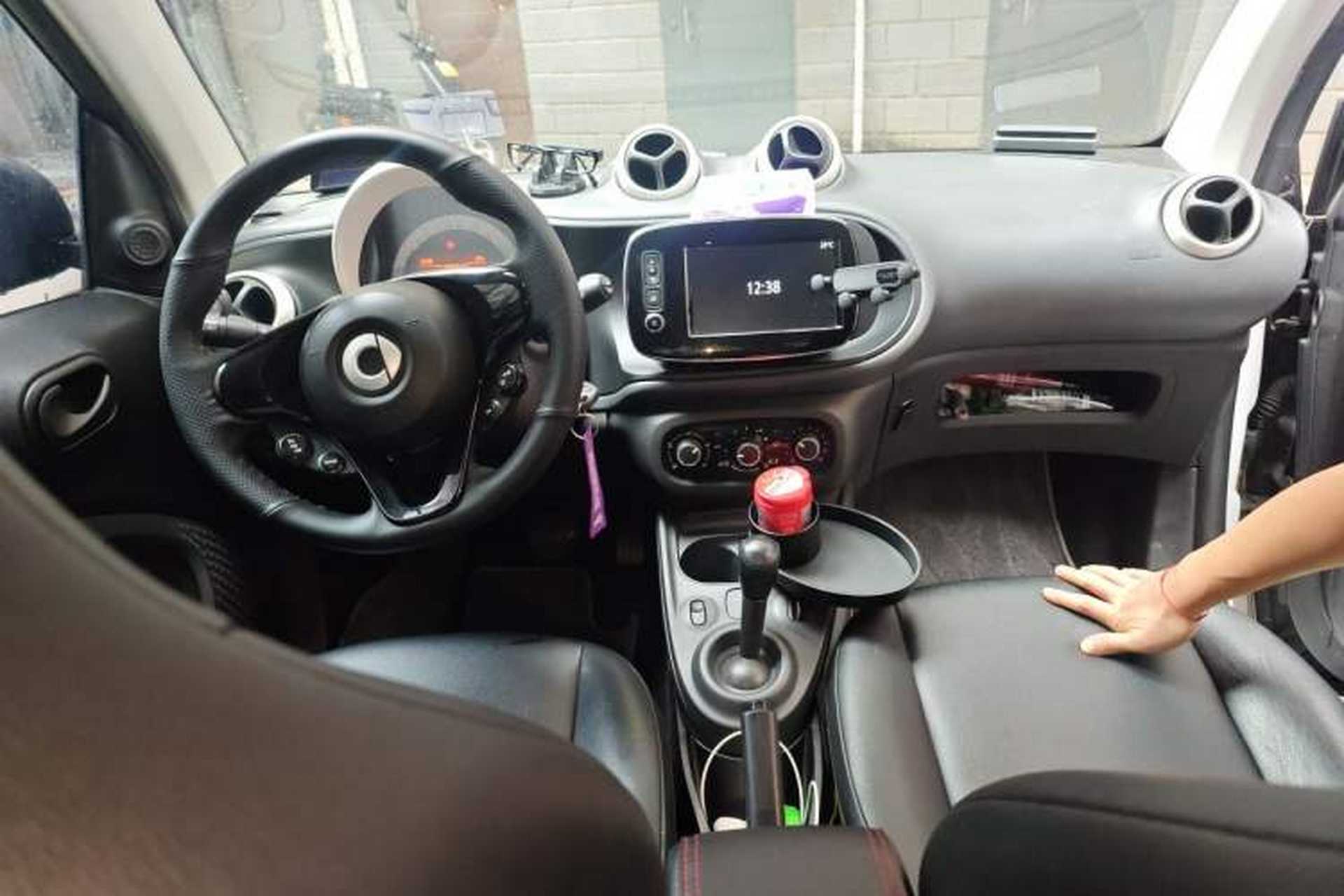 Used smart fortwo 2015 1.0L 52 kW hardtop Dynamic version Center Console