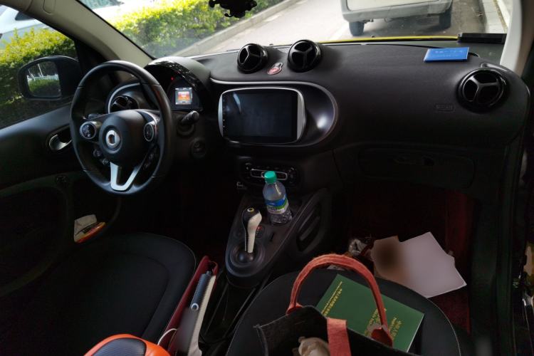 Used smart fortwo 2015 1.0L 52 kW Hardtop Passion Edition Center Console