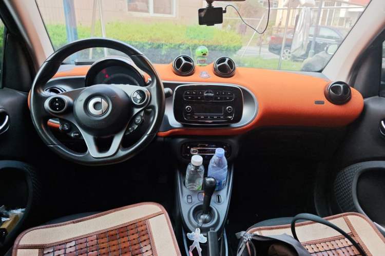 Used smart fortwo 2015 1.0L 52 kW Hardtop Passion Edition Center Console