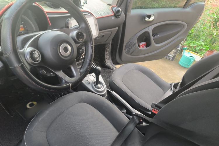 Used smart fortwo 2015 1.0L 52 kW Hardtop Passion Edition Center Console