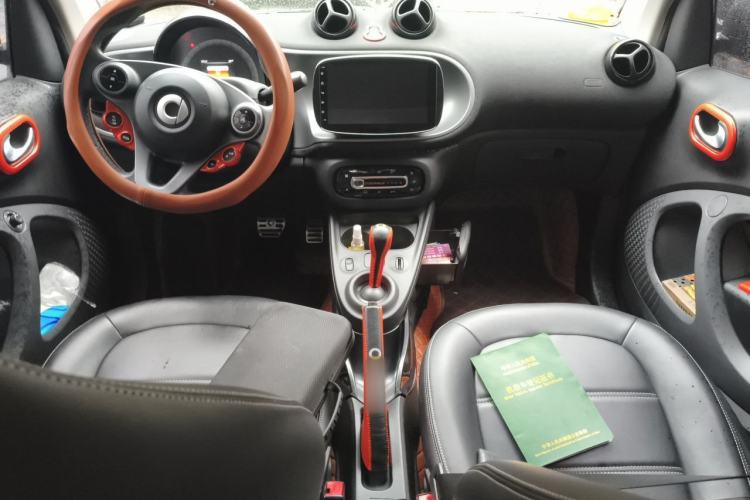 Used smart fortwo 2015 1.0L 52 kW Hardtop Passion Edition Center Console