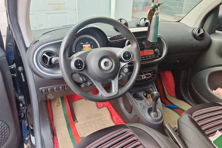 Used smart fortwo 2015 1.0L 52 kW Hardtop Passion Edition Center Console