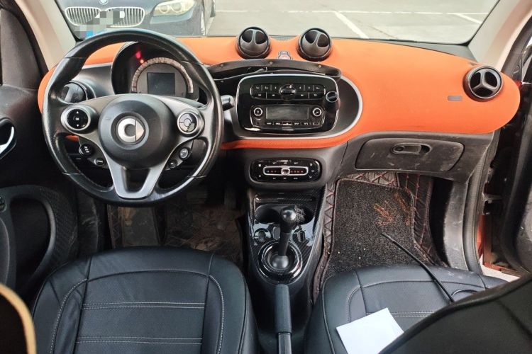 Used smart fortwo 2015 1.0L 52 kW Hardtop Passion Edition Center Console