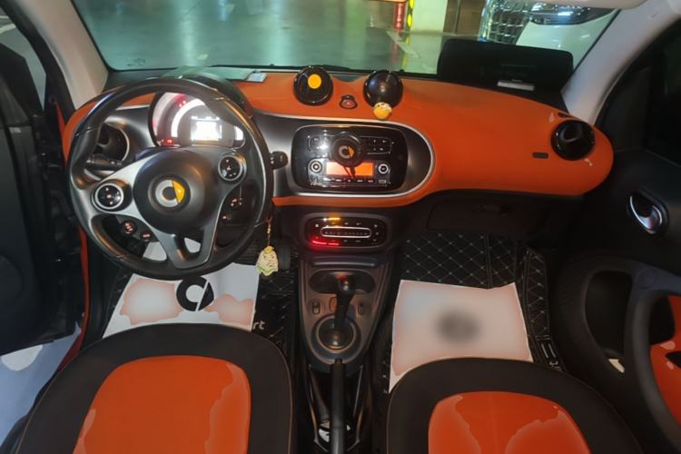 Used smart fortwo 2015 1.0L 52 kW Hardtop Passion Edition Center Console