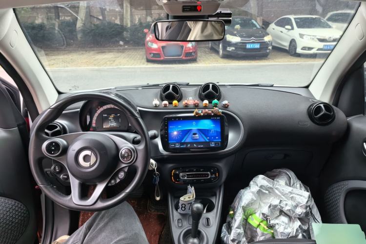 Used smart fortwo 2015 1.0L 52 kW Hardtop Passion Edition Center Console