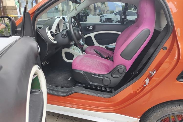 Used smart fortwo 2015 1.0L 52 kW Hardtop Passion Edition Driver Seat
