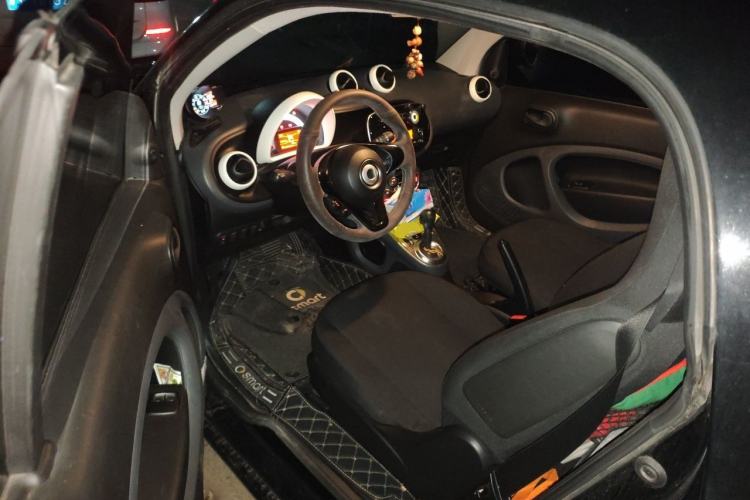 Used smart fortwo 2015 1.0L 52 kW hardtop Dynamic version Driver Seat