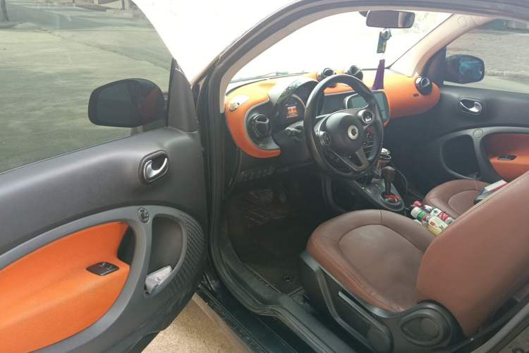 Used smart fortwo 2015 1.0L 52 kW Hardtop Passion Edition Driver Seat
