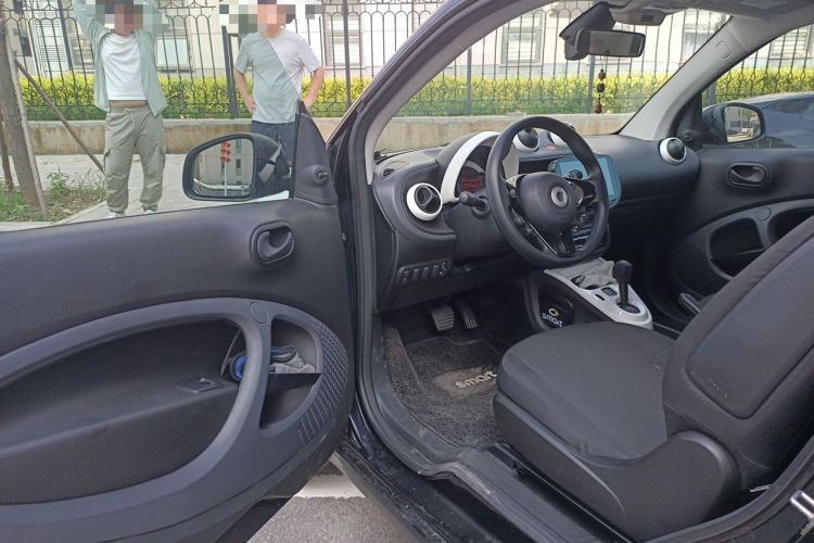 Used smart fortwo 2015 1.0L 52 kW hardtop Dynamic version Driver Seat