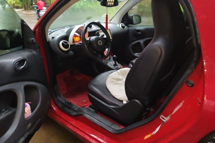 Used smart fortwo 2015 1.0L 52 kW hardtop Dynamic version Driver Seat