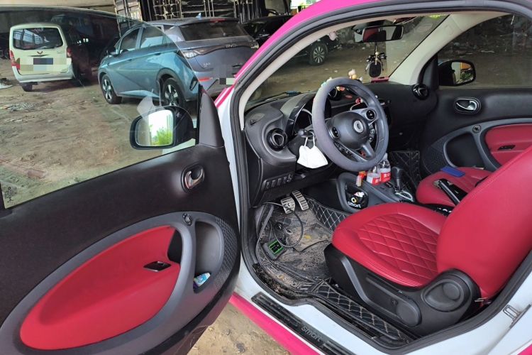 Used smart fortwo 2015 1.0L 52 kW Hardtop Passion Edition Driver Seat